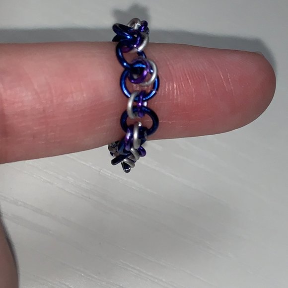 Blue, Purple and Silver chainmail ring, Size 5 1/2 - Picture 7 of 10